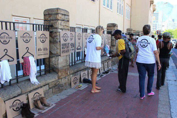 街頭捐贈商店,保護受助人尊嚴--置頂表情