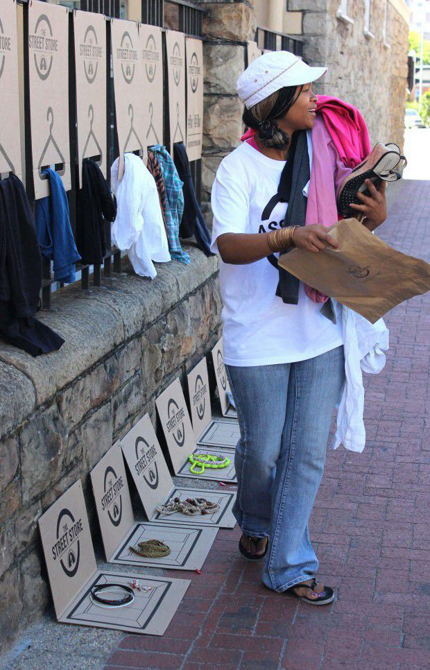 街頭捐贈商店,保護受助人尊嚴--置頂表情