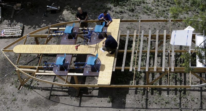 用塑料瓶DIY一艘船，并航行500英里--置頂表情