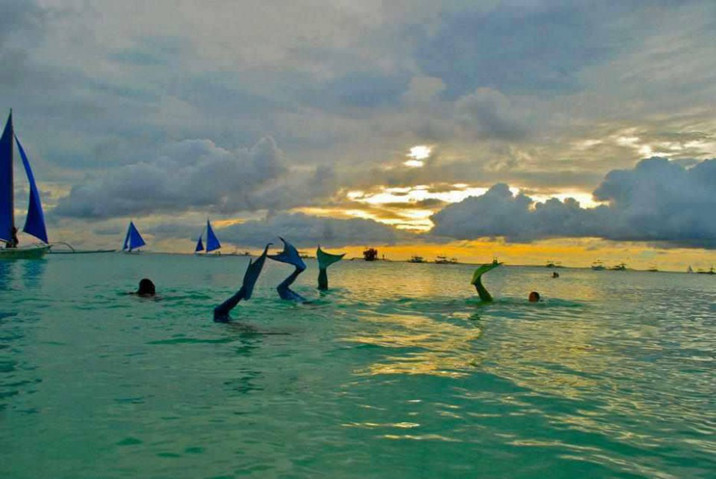 游泳學(xué)校教會(huì)你如何成為一個(gè)美人魚--置頂表情